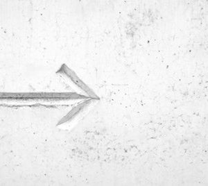 ど子へ向かうべきか方向が示された矢印